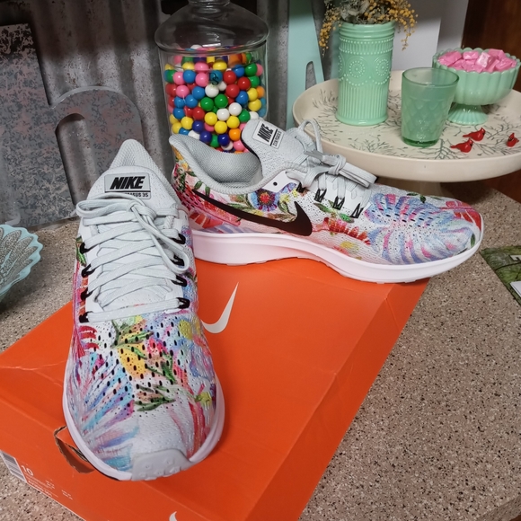 Nike Shoes - Running shoes